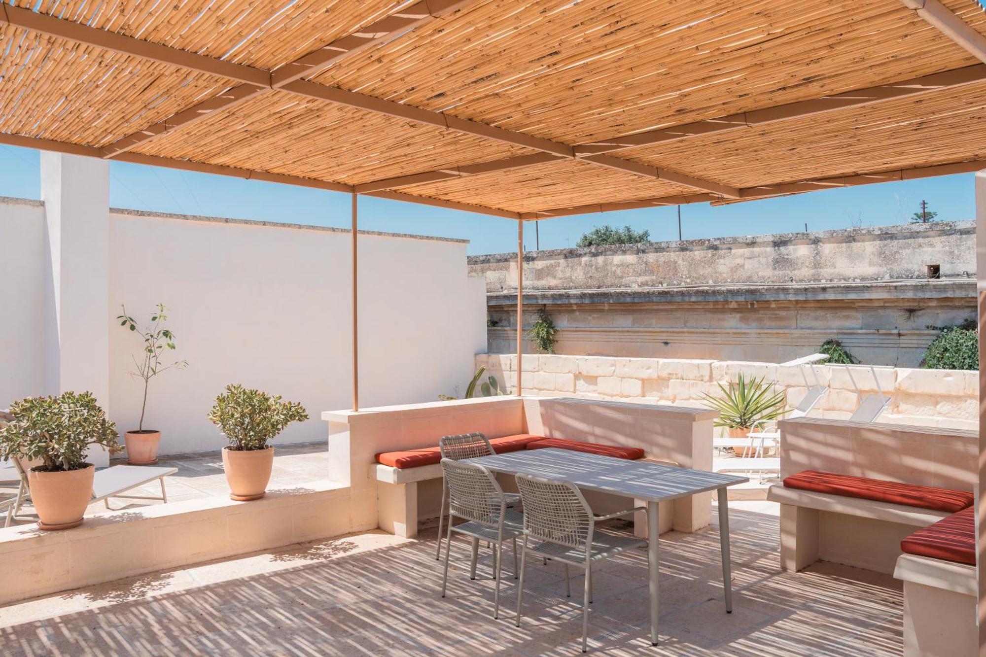 Lotus Apartment & Rooftop By Residence Colibri ليتشي المظهر الخارجي الصورة