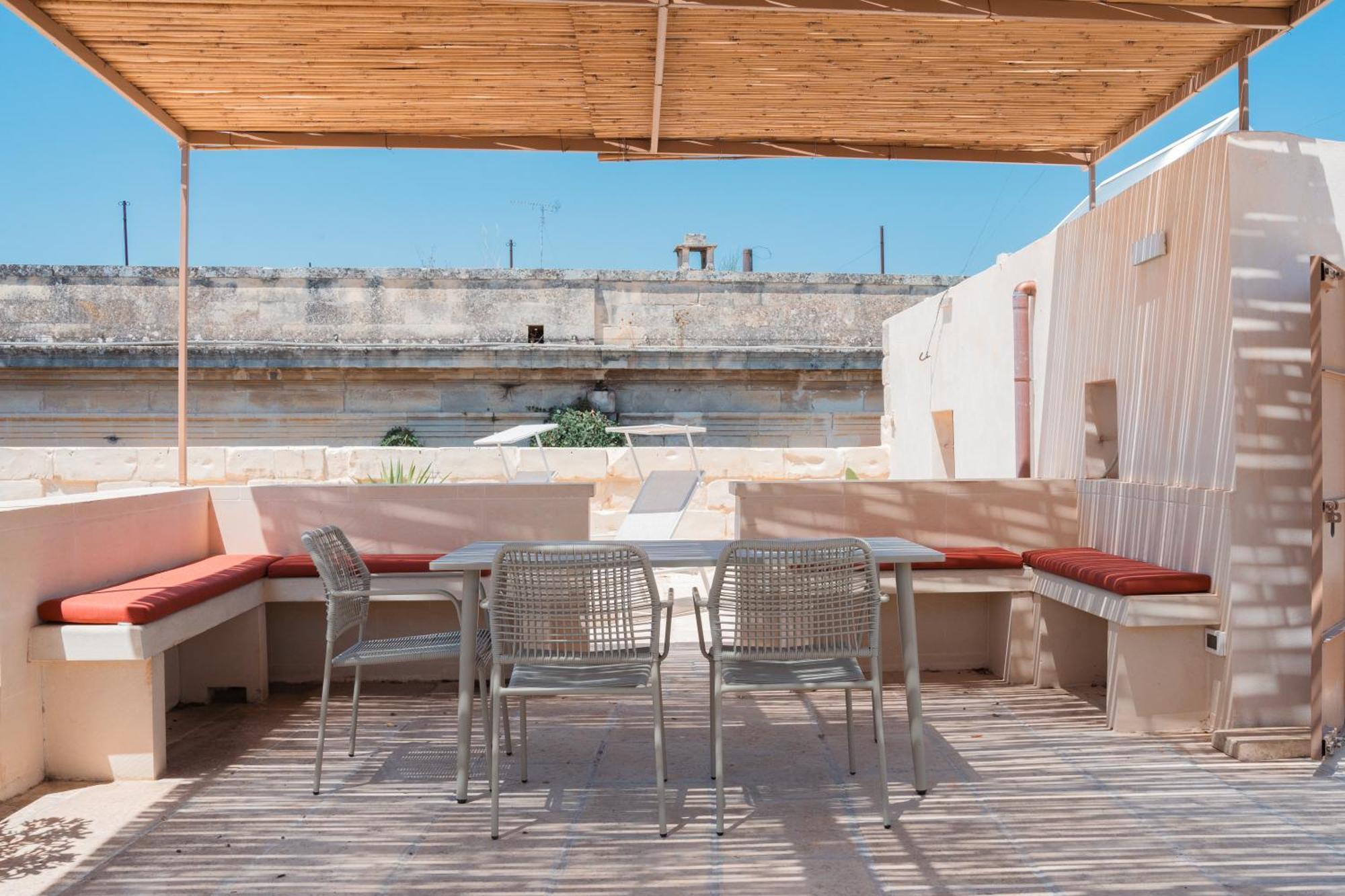 Lotus Apartment & Rooftop By Residence Colibri ليتشي المظهر الخارجي الصورة