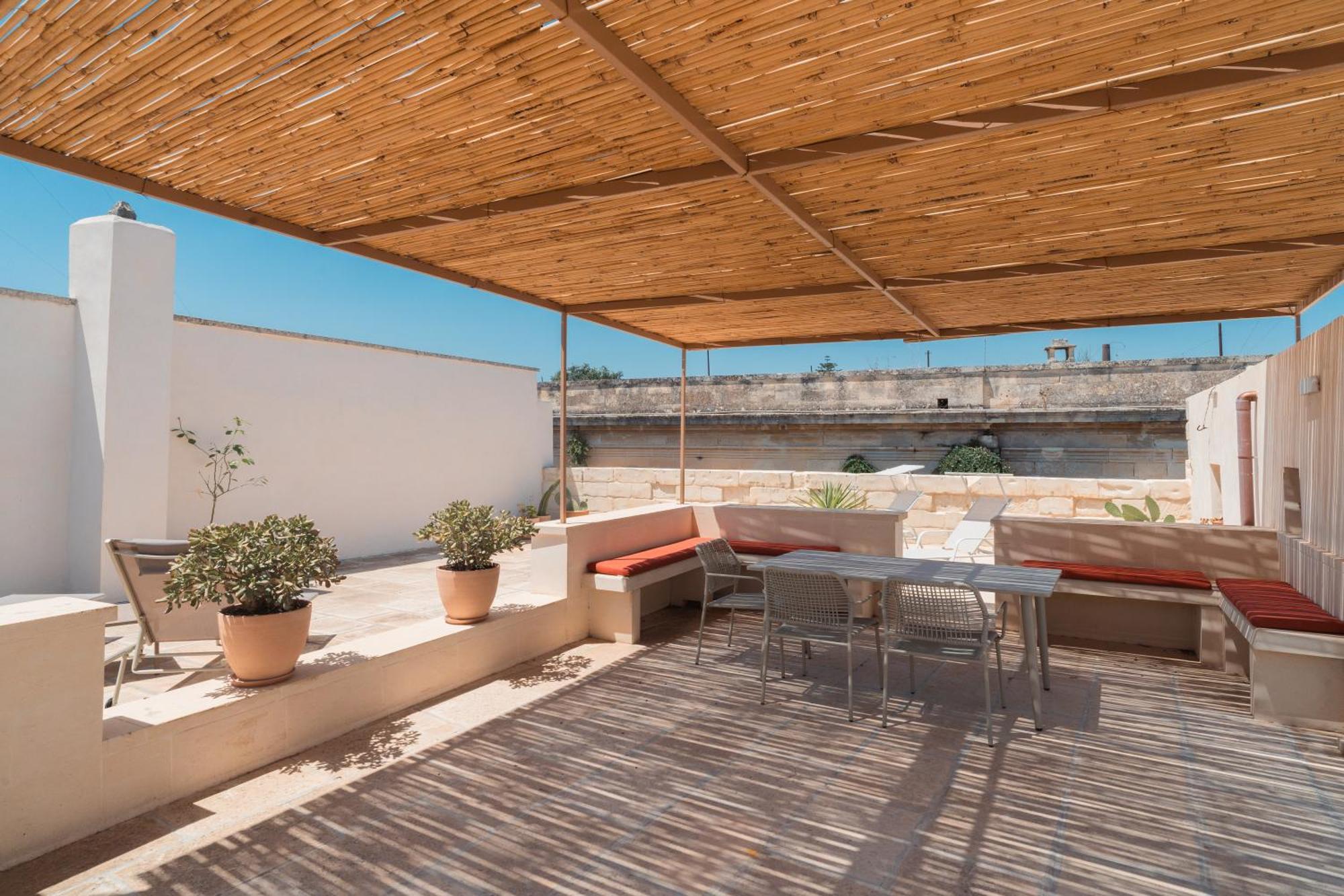 Lotus Apartment & Rooftop By Residence Colibri ليتشي المظهر الخارجي الصورة